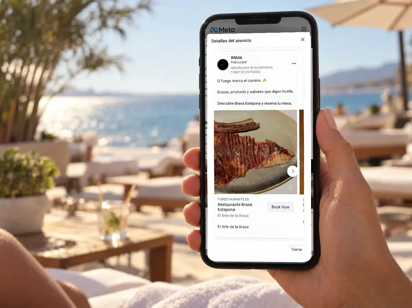 Móvil con el anuncio de un restaurante de Estepona en la Biblioteca de anuncios de Meta