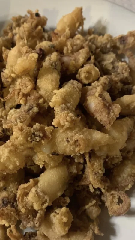 Story de Instagram de un restaurante con su ración de chipirones en Estepona